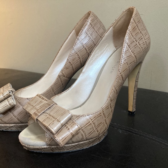 Karen Millen Bow Tie Peep Toe Heels - Picture 2 of 3